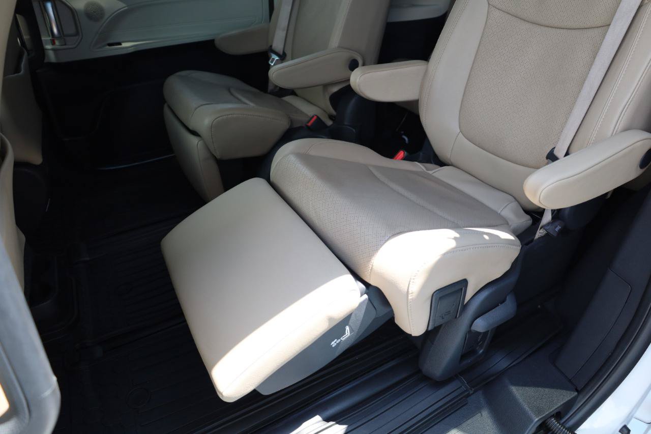 Used 2024 Toyota Sienna Limited FWD image 18