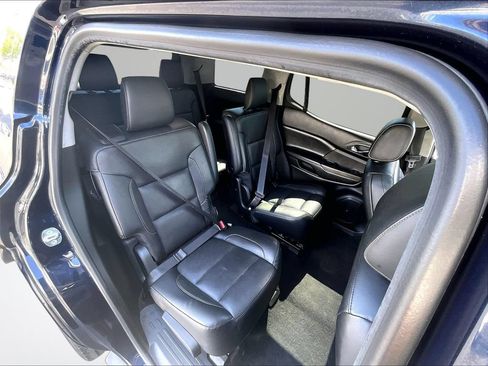 Used 2017 GMC Acadia SLT FWD image 28