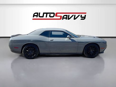 Used 2017 Dodge Challenger SXT RWD image 8