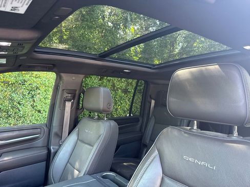 Used 2023 GMC Yukon XL Denali AWD/4WD image 13