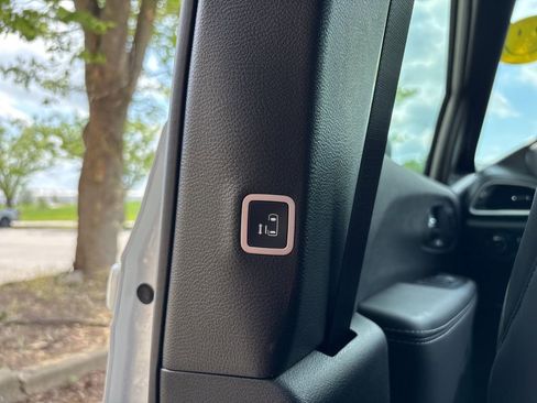 New 2026 Chrysler Pacifica Select FWD image 43