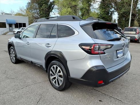 Used 2023 Subaru Outback Premium AWD/4WD image 5