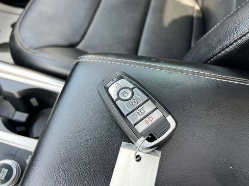Used 2023 Ford Explorer Limited w/ Equipment Group 301A AWD/4WD image 38
