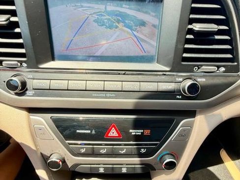 Used 2018 Hyundai Elantra SEL FWD image 17