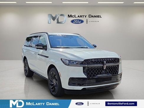 New 2025 Lincoln Navigator Reserve w/ Jet Appearance Package image 1