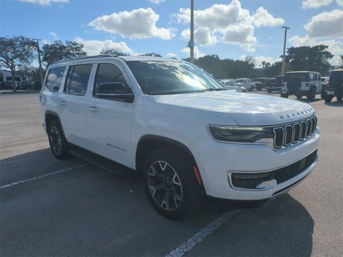 Used 2023 Jeep Wagoneer Series III w/ Preferred Equipment Group image 2