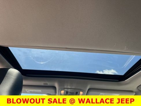 Used 2022 Toyota Highlander XLE image 16