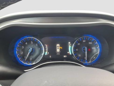 Used 2024 Chrysler Pacifica Touring-L FWD image 29