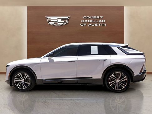 Certified 2024 Cadillac Lyriq Luxury AWD/4WD image 2