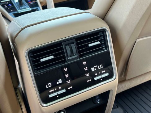Certified 2022 Porsche Cayenne AWD/4WD image 19