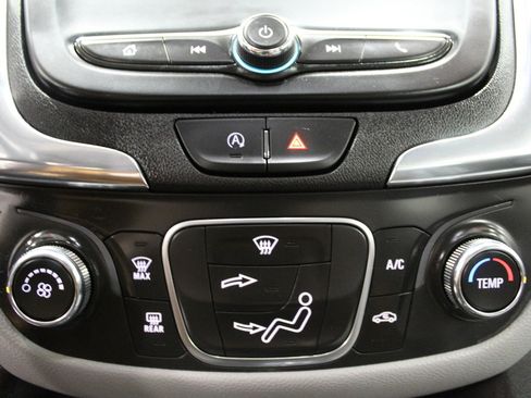 Used 2023 Chevrolet Equinox LS w/ Midnight Edition image 28