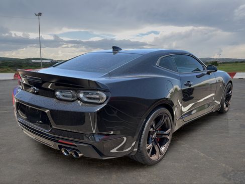 Used 2021 Chevrolet Camaro SS RWD image 3