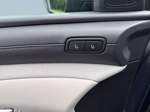Used 2025 Hyundai Tucson Limited FWD image 16