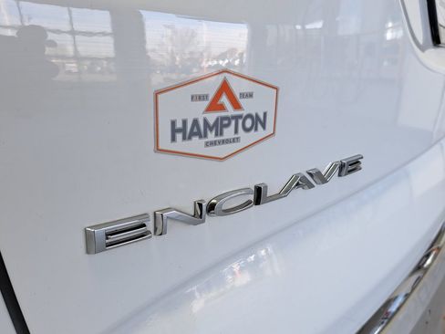 Used 2023 Buick Enclave Essence image 35