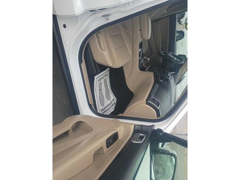 Used 2022 Jeep Grand Cherokee Laredo E w/ Security & Convenience Group AWD/4WD image 13