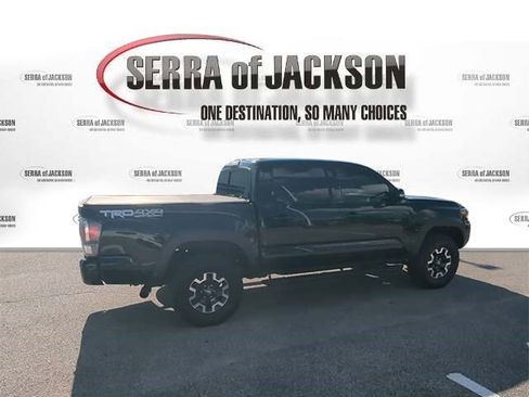 Used 2022 Toyota Tacoma TRD Off-Road w/ TRD Premium Off Road Package AWD/4WD image 10
