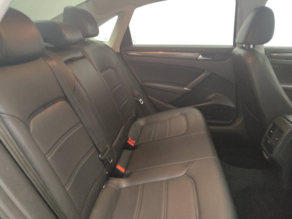 Used 2020 Volkswagen Passat 2.0T R-Line FWD image 19