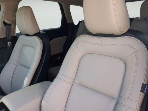 New 2026 Lincoln Corsair Premiere w/ Rear Removable Package Tray FWD image 10