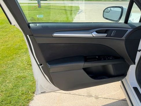 Used 2016 Ford Fusion SE FWD image 14