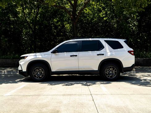 Used 2024 Honda Pilot TrailSport image 6