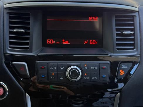 Used 2015 Nissan Pathfinder S FWD image 11