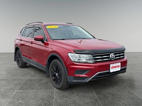 Used 2019 Volkswagen Tiguan SE w/ Panoramic Sunroof Package image 8