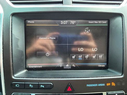 Used 2016 Ford Explorer Platinum AWD/4WD image 24