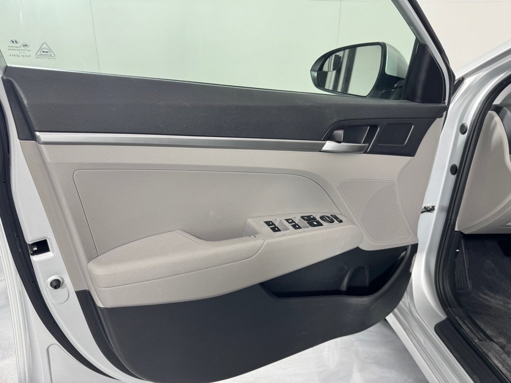 Used 2019 Hyundai Elantra SE FWD image 11