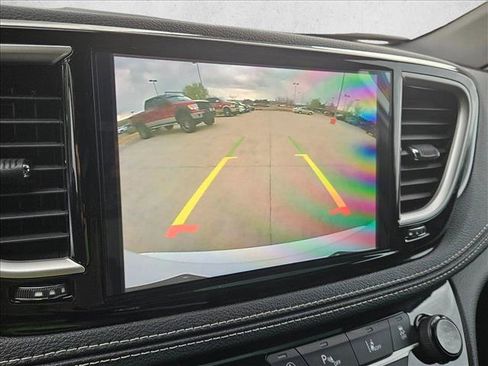 Used 2023 Chrysler Pacifica Touring-L w/ S Appearance Package image 14