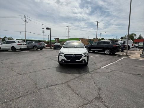 Used 2023 Subaru Outback Premium AWD/4WD image 4