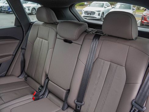 Used 2025 Audi Q5 Premium w/ Convenience Package AWD/4WD image 29