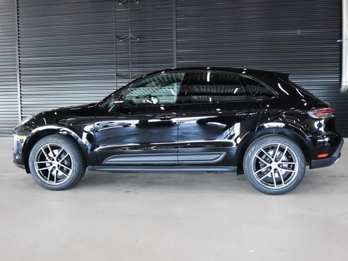 Used 2025 Porsche Macan image 2