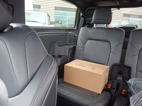 New 2025 Ford Bronco Badlands image 12