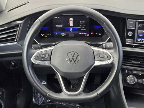 Used 2022 Volkswagen Jetta SE image 13