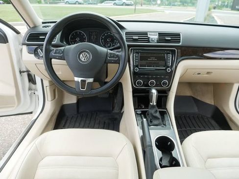 Used 2014 Volkswagen Passat 1.8T SEL Premium FWD image 21
