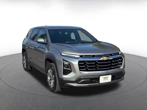 Used 2025 Chevrolet Equinox LT FWD image 3