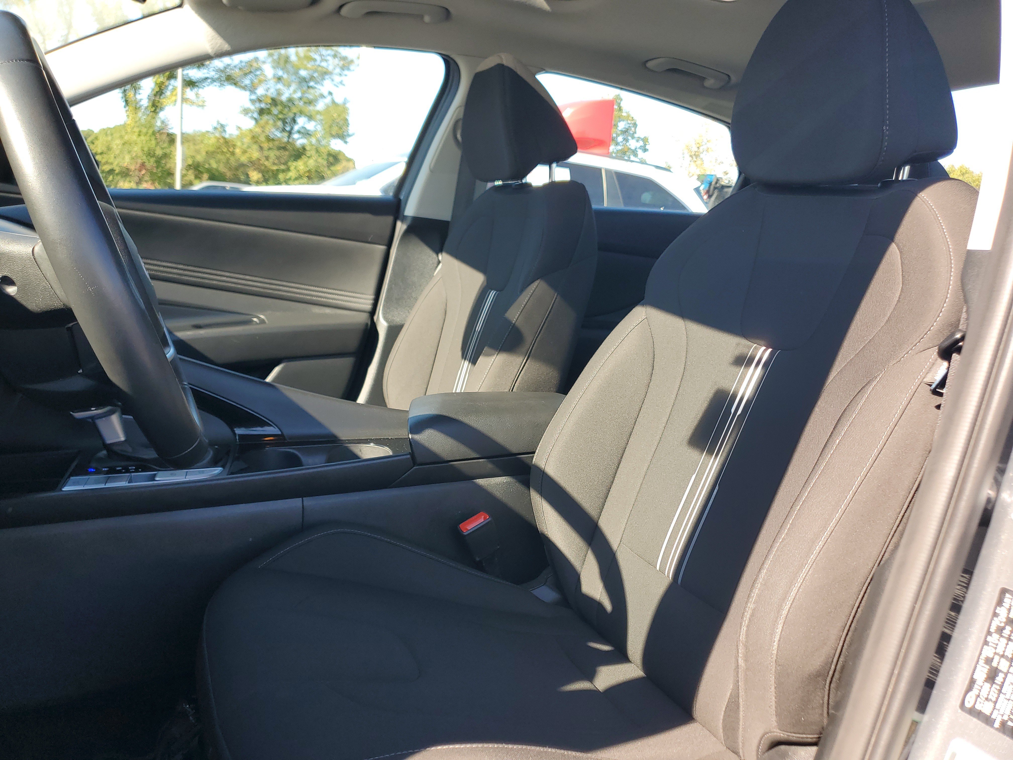 Used 2025 Hyundai Elantra SEL FWD image 17