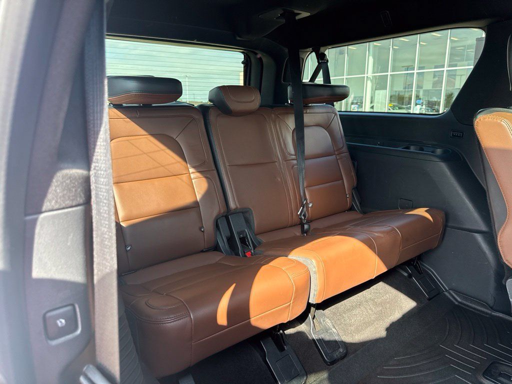 Used 2024 Lincoln Navigator L Reserve AWD/4WD image 36