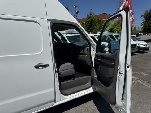 Used 2021 Nissan NV 3500 SV RWD image 11