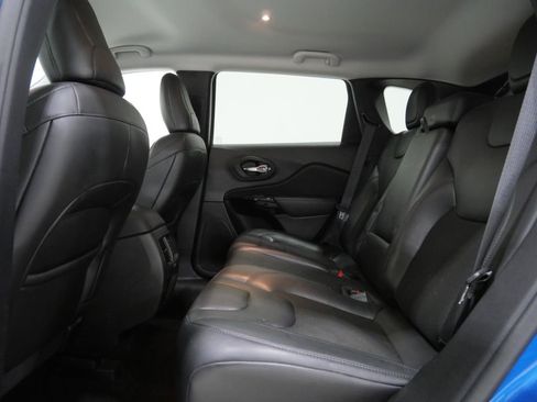 Used 2021 Jeep Cherokee Latitude Plus AWD/4WD image 24