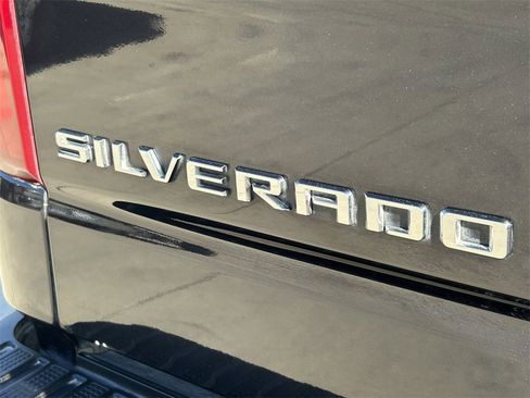 Used 2022 Chevrolet Silverado 1500 High Country w/ Technology Package image 11