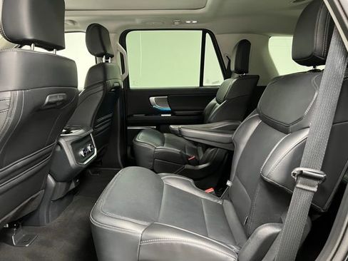 Used 2025 Ford Expedition Platinum AWD/4WD image 42