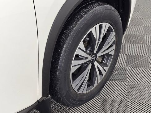 Used 2022 Nissan Rogue SV w/ SV Premium Package image 6