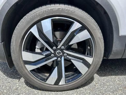 Used 2023 Volvo XC40 B5 Plus w/ Driver Assist Package AWD/4WD image 19