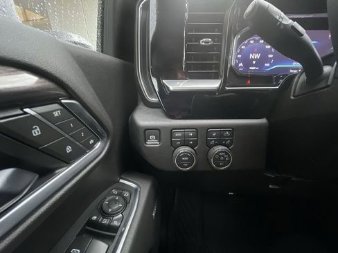 Used 2025 Chevrolet Silverado 2500 LTZ w/ LTZ Plus Package AWD/4WD image 18