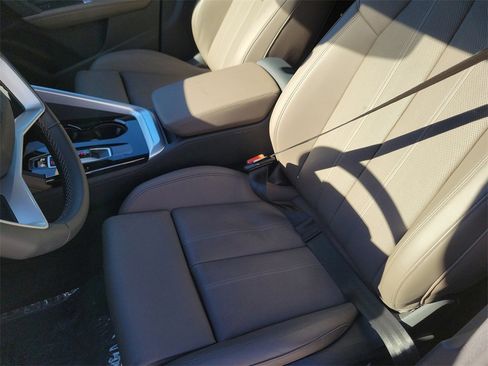 Used 2025 Audi Q5 Premium Plus w/ Premium Plus image 17