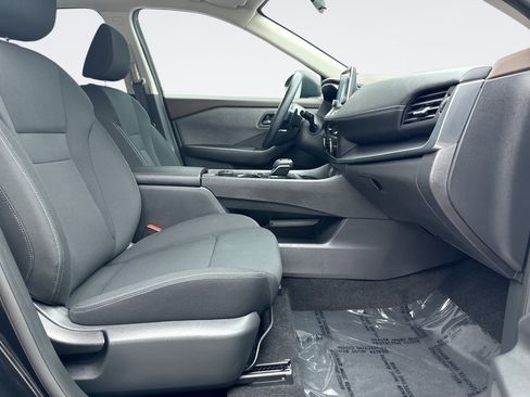 Used 2023 Nissan Rogue S AWD/4WD image 16