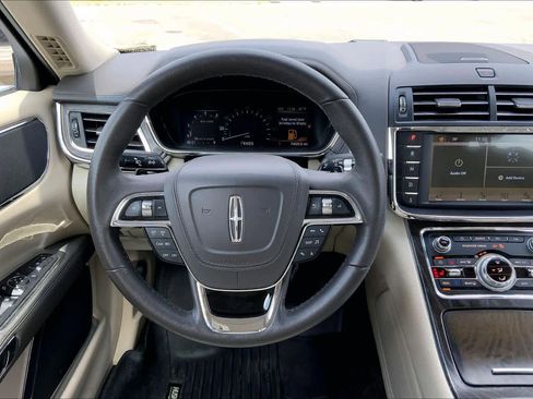 Used 2017 Lincoln Continental Premiere image 6