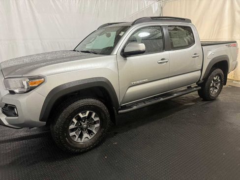 Certified 2022 Toyota Tacoma TRD Off-Road image 2