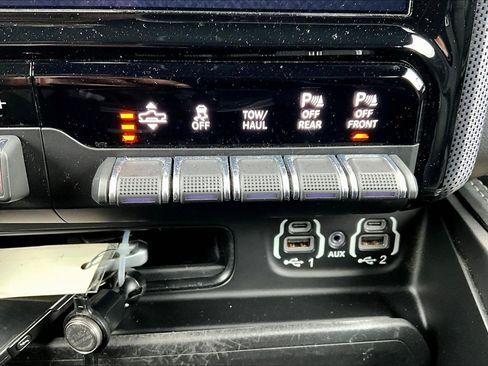 Used 2020 RAM 1500 Limited image 28